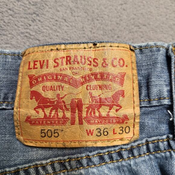 Levi's 505 Jeans Mens 34x26 Blue Regular Fit Straight Leg Distressed Denim - Picture 3 of 12